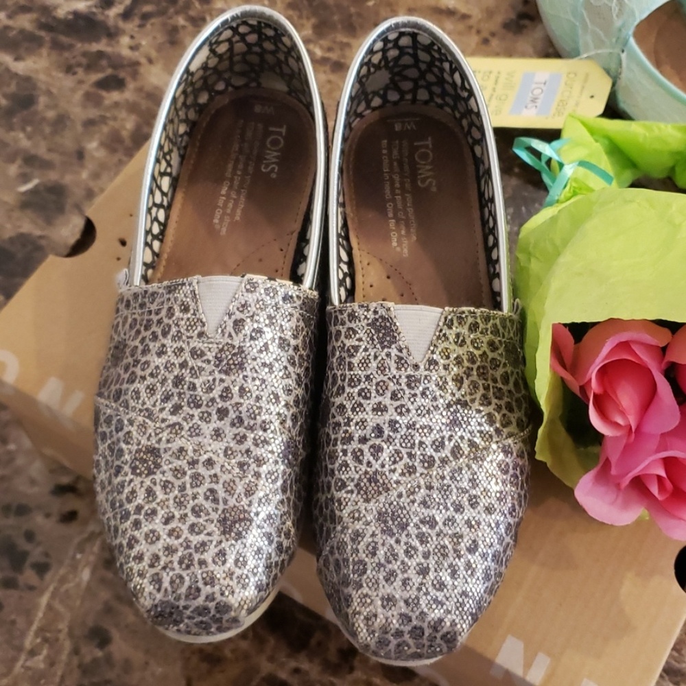 Women's Toms slip ons